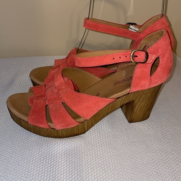 Eric Michael Coral Platform Sandals - Picture 3 of 9